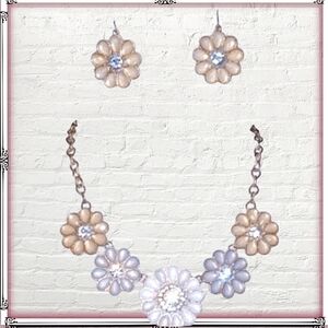Retro 90s Oversized Daisy Necklace & Earrings Set